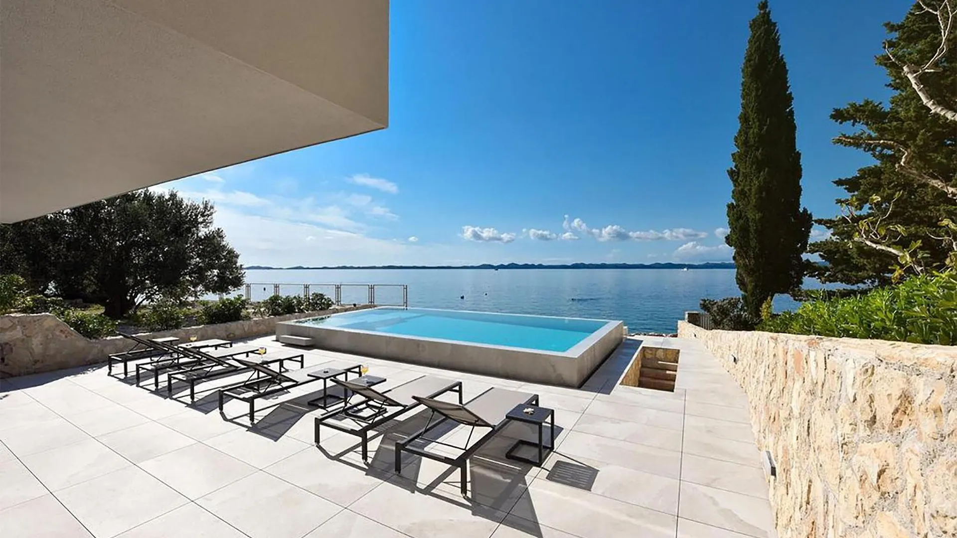 Lovely Home In Zdrelac With Heated Swimming Pool